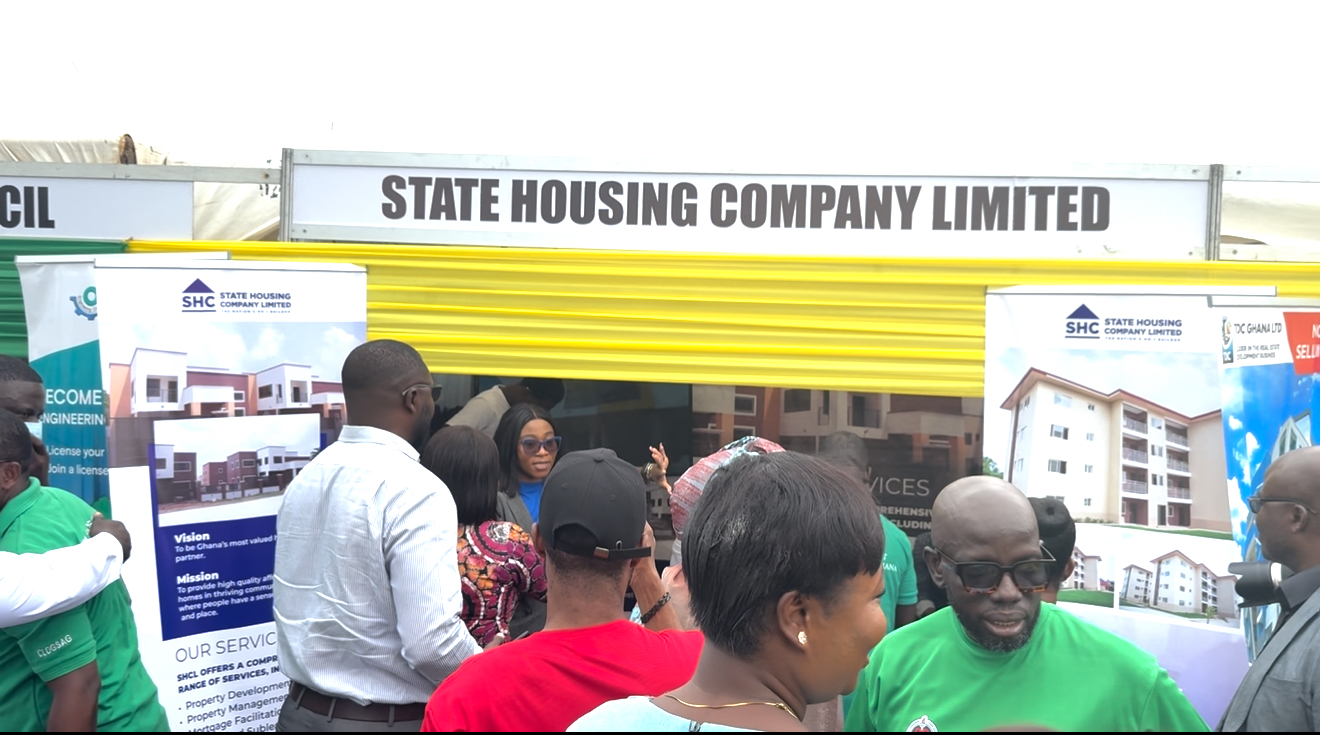 State Housing Company Draws Crowds at 2025 Civil Service Week